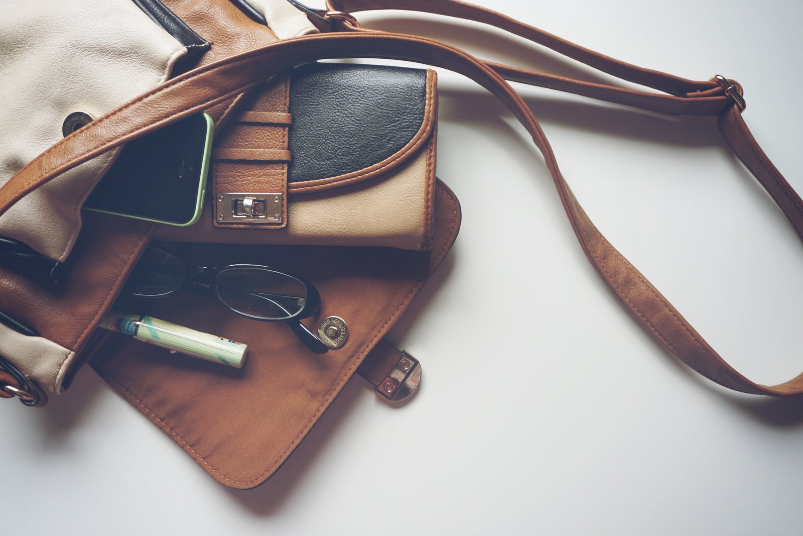 Fouille du sac au travail : l’employeur peut-il l’imposer ?